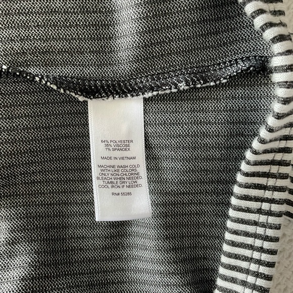 Express Black and White Short Sleeve Tie Front Blouse - Picture 5 of 7